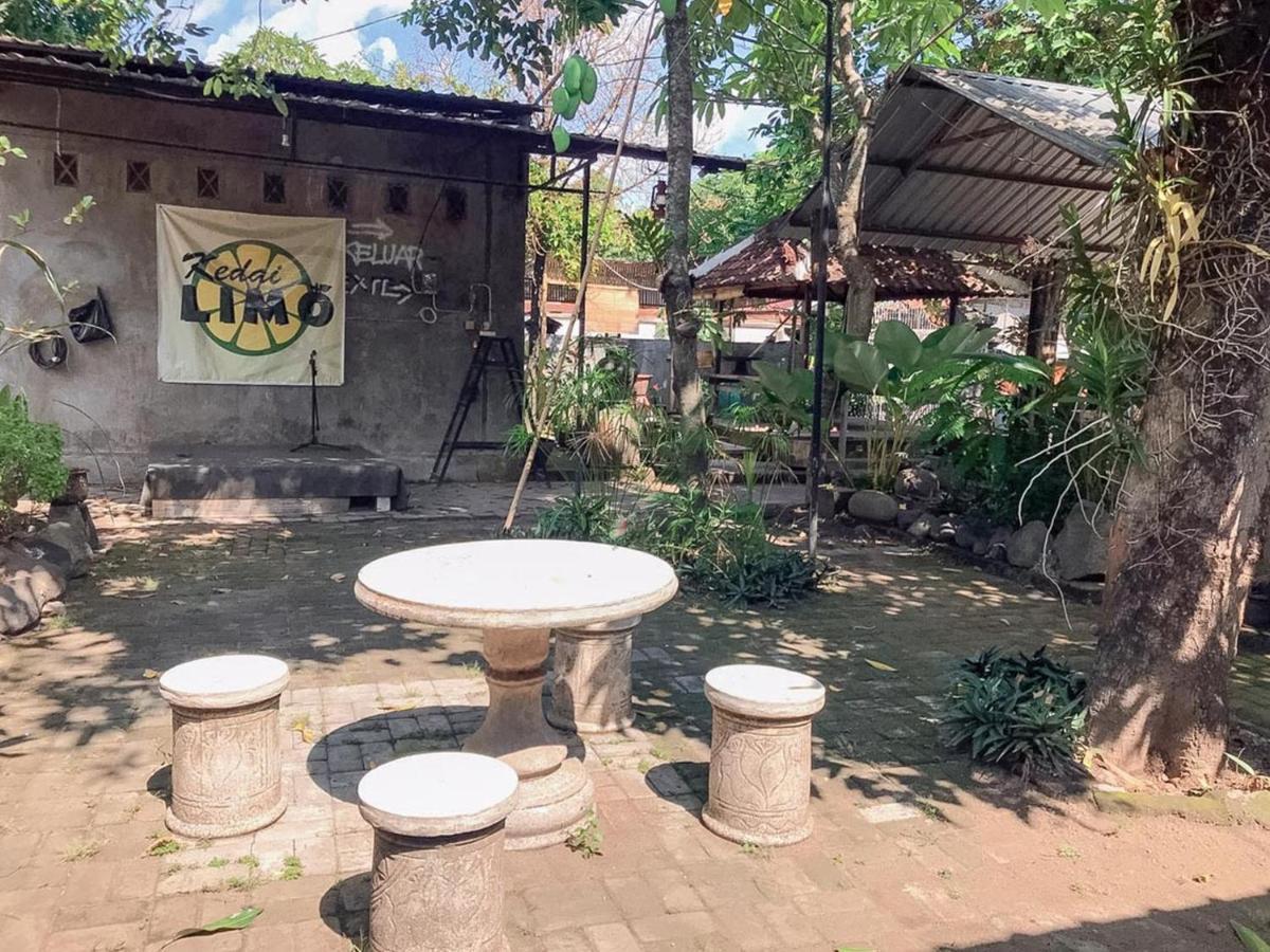 Oka Homestay at Mataram Mall RedPartner Exteriör bild